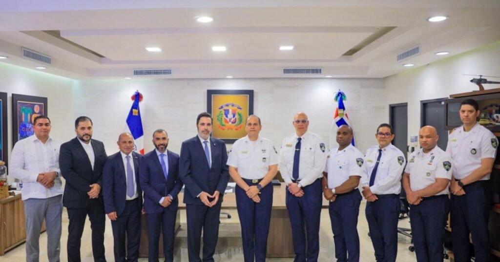 Policía conversa con Emiratos sobre cooperación en seguridad y modernización institucional