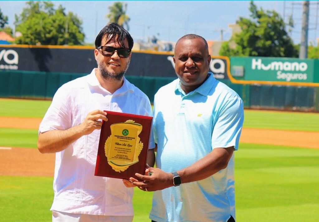William Aish recibe homenaje y la prensa vuelve a destacarse en el deporte de SPM