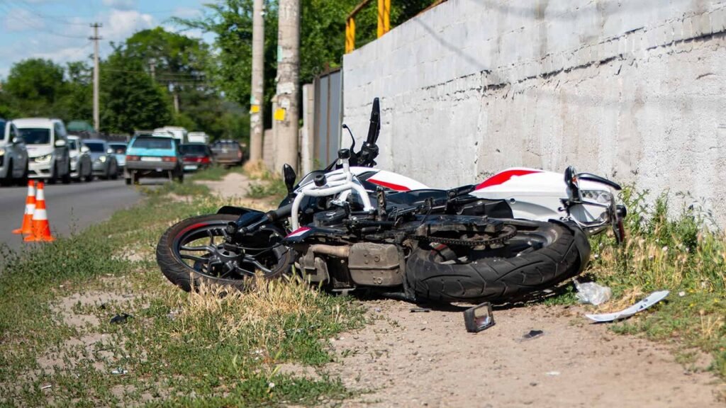 Joven muere en choque durante presunta carrera clandestina en Moca y vecinos piden frenar esas competencias