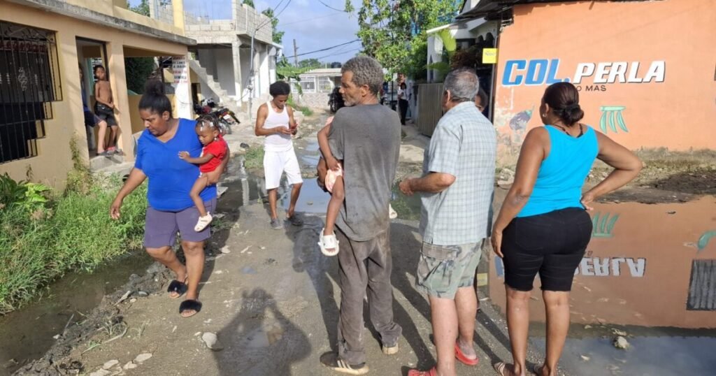 Los Trinitarios demanda acción urgente por cañada peligrosa y calles inservibles