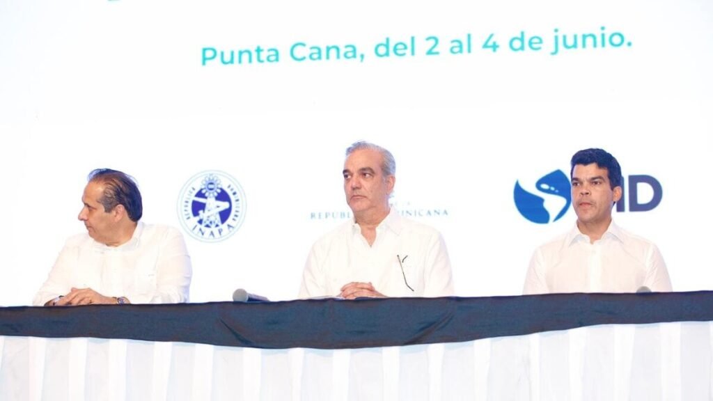 Abinader sitúa el saneamiento en la agenda central y resalta obras para Verón-Punta Cana en Latinosan 2026