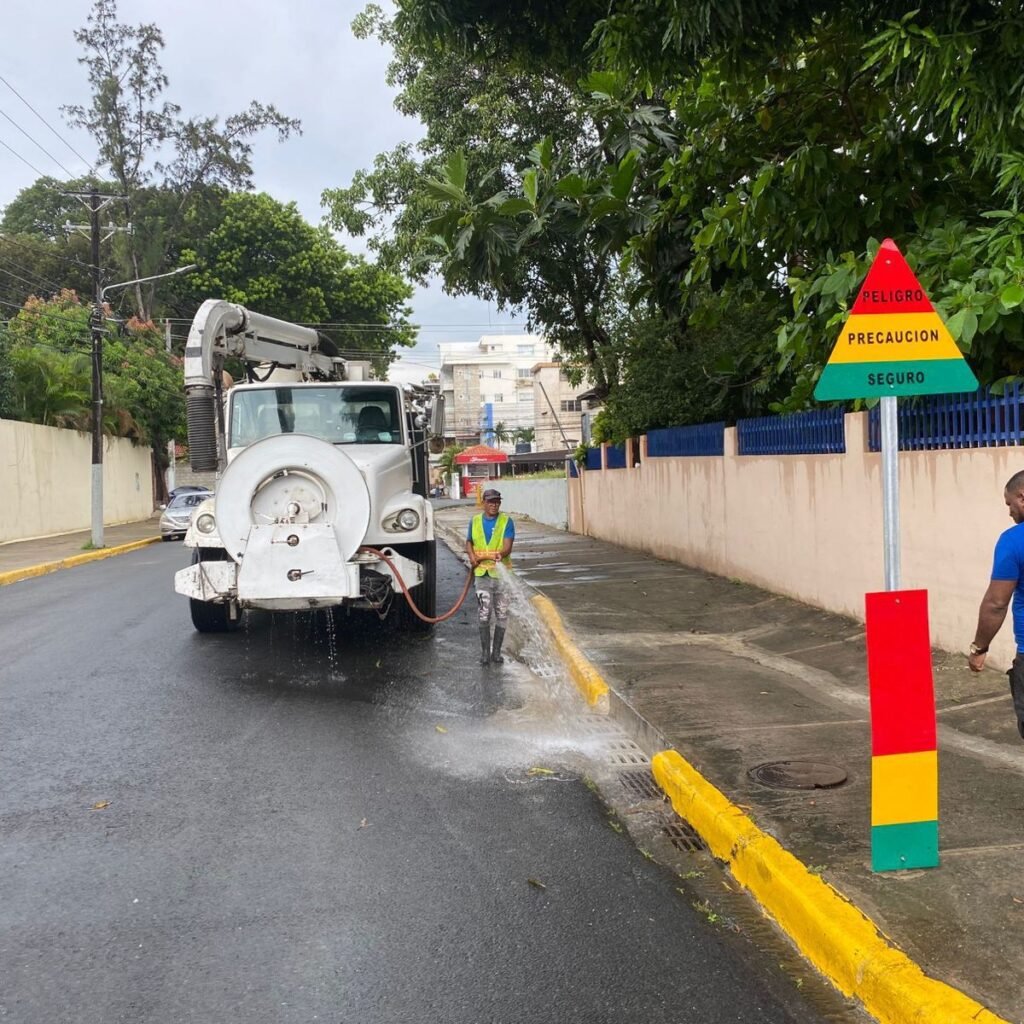 DN refuerza limpieza del drenaje ante las lluvias y la alerta por vaguada y onda tropical