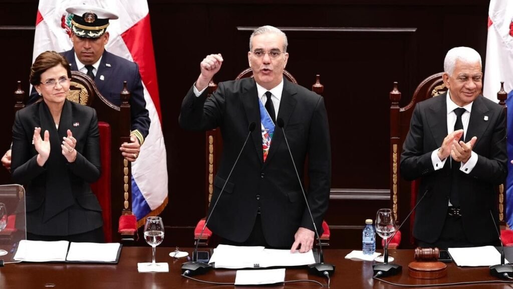 Abinader combinó anuncios de futuro y reclamos pendientes en su rendición de cuentas