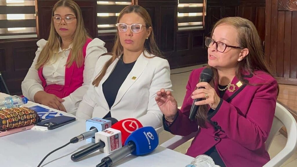 Santiago sigue con unas 400 denuncias mensuales por violencia de género e intrafamiliar