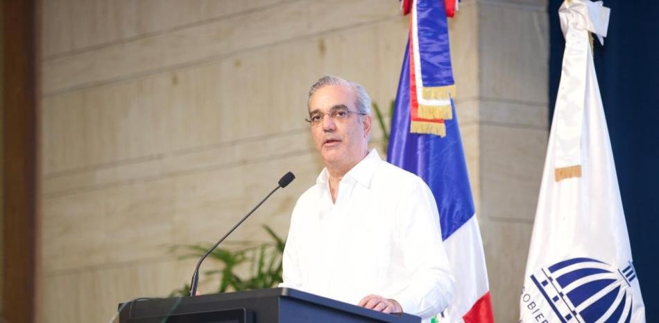 Abinader insiste en el saneamiento como prioridad mientras se reclaman avances verificables en agua e infraestructura