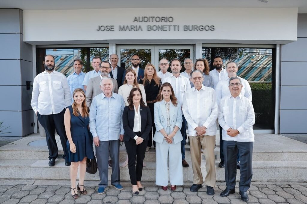 Grupo SID recibe a la embajadora de EE. UU. y expone su peso industrial y exportador