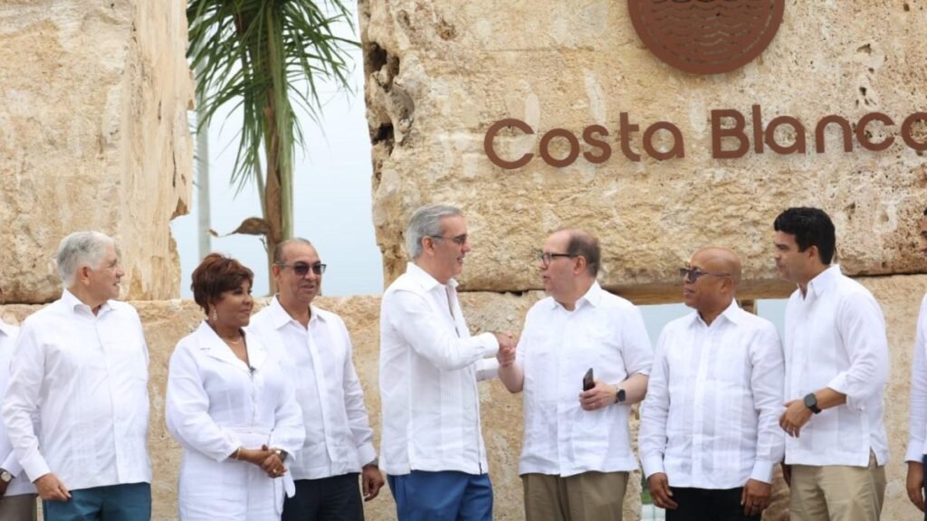 Abinader presenta un plan de RD$20 mil millones para Boca Chica y pone el foco en su ejecución