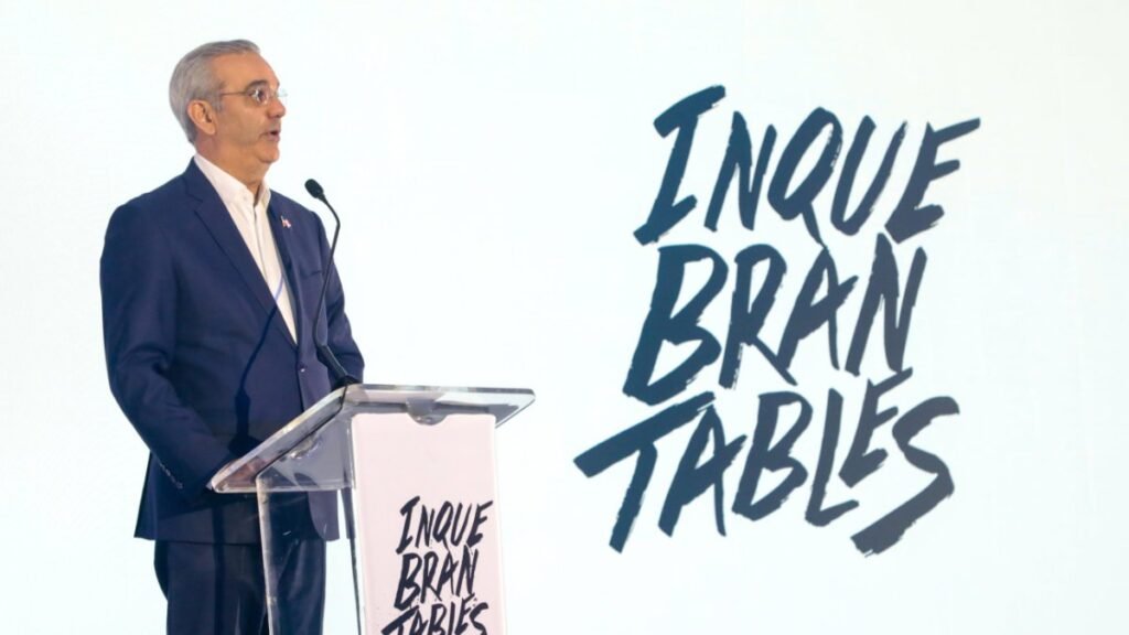 Abinader presenta “Inquebrantables” y lo ata a fondos recuperados, con la juventud en el centro
