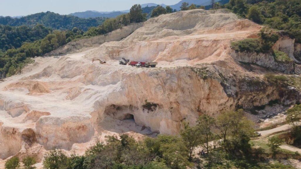 Abinader pone bajo utilidad pública terrenos de Cuevas del Pomier y activa compra de predios