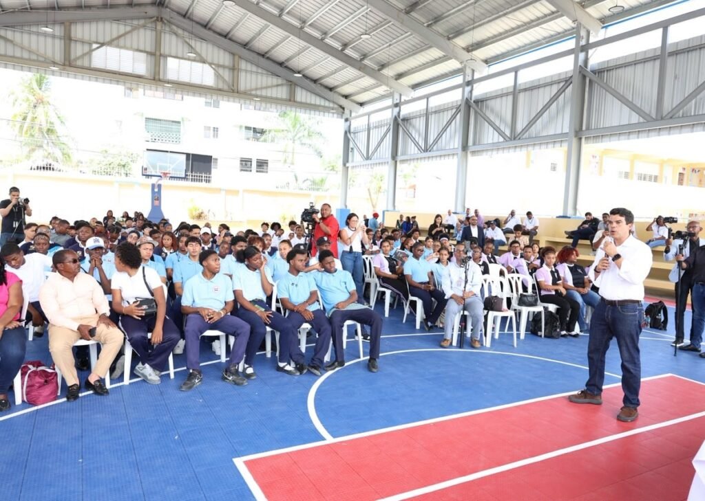 Proyecto de saneamiento en Boca Chica llega entre promesas oficiales y presión de la comunidad por resultados