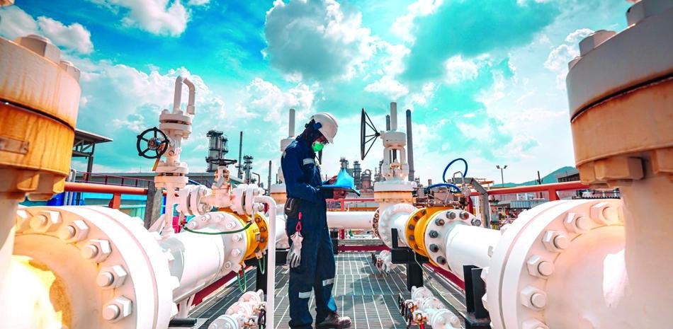 Alza proyectada de la factura petrolera reabre alerta sobre la vulnerabilidad externa de República Dominicana