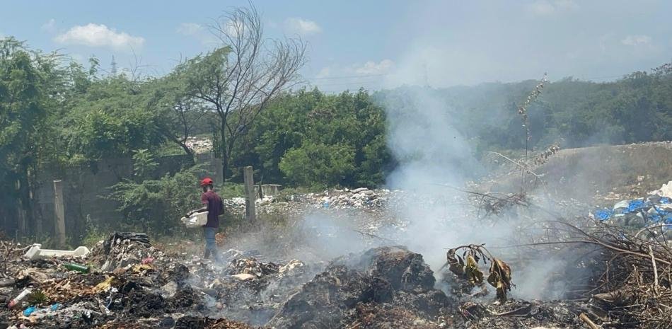 Incendios en vertederos de La Canela y Hato del Yaque exponen reclamos sin respuesta