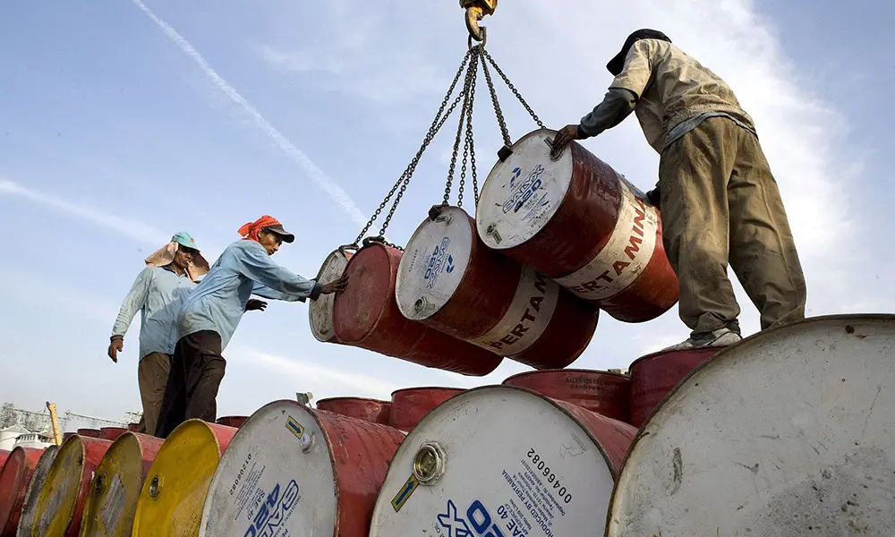 El WTI cede terreno mientras Ormuz y las medidas de emergencia siguen marcando el mercado