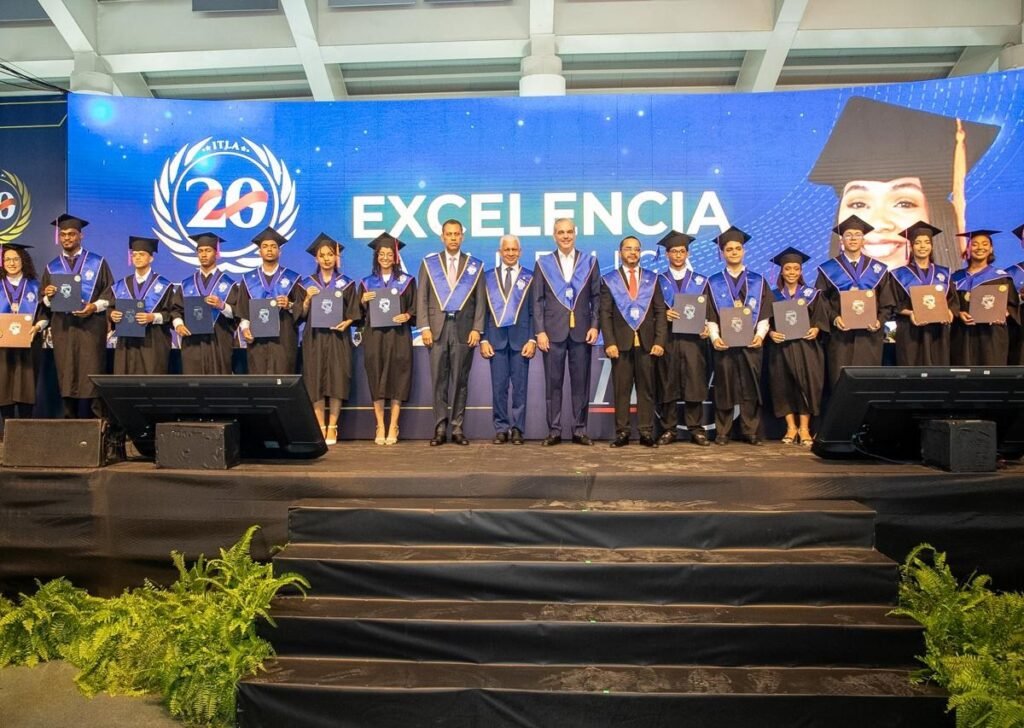 Abinader preside graduación del ITLA y el Gobierno resalta expansión, becas y nuevos centros