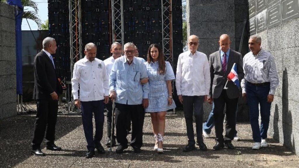 Sociedad civil y sobreviviente de 1959 colocan la memoria democrática en el centro del homenaje