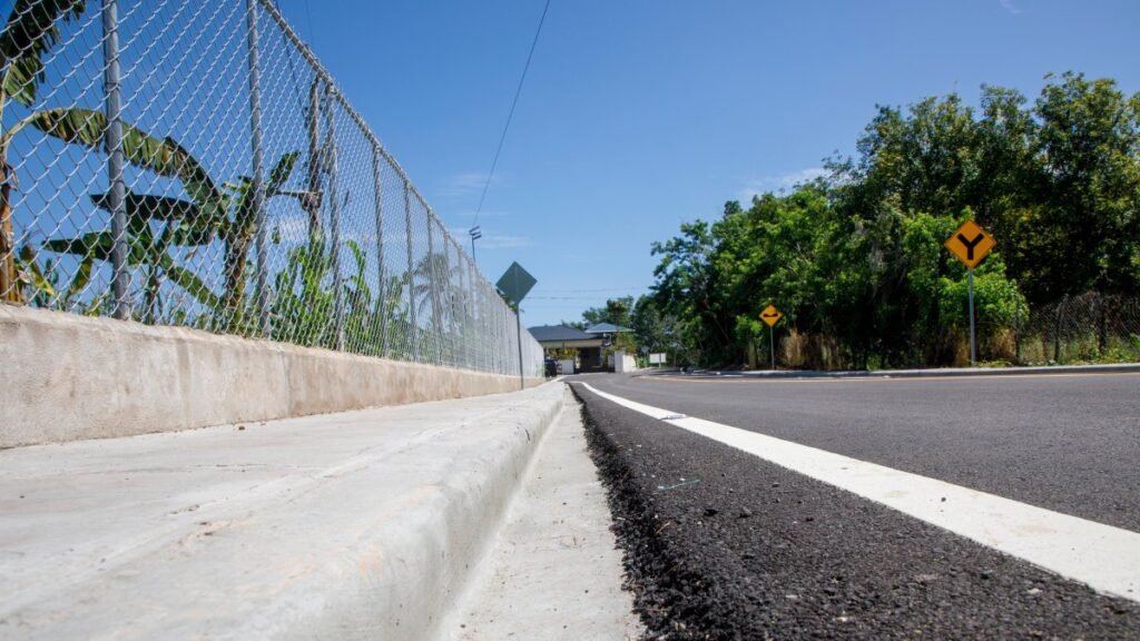 Abinader deja inaugurada carretera en Santiago y EGEHID afirma que aún hay obras de la Sierra en ejecución