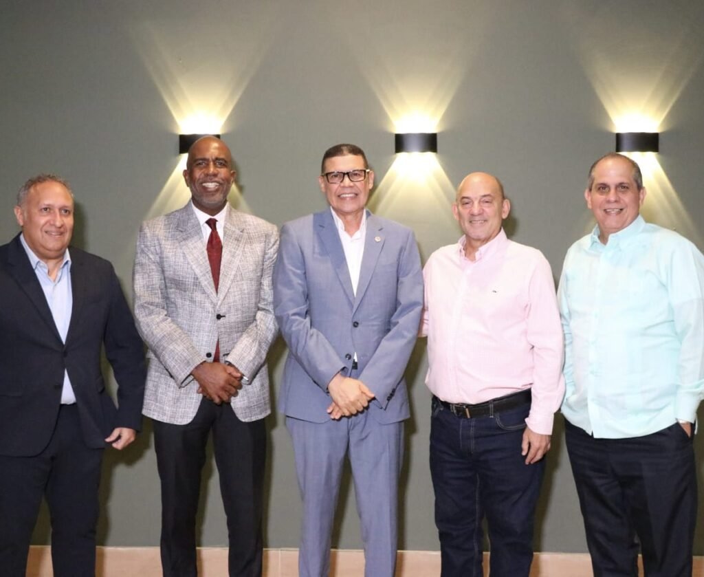 Nieves pide blindar la ética deportiva en una charla en el Club Naco
