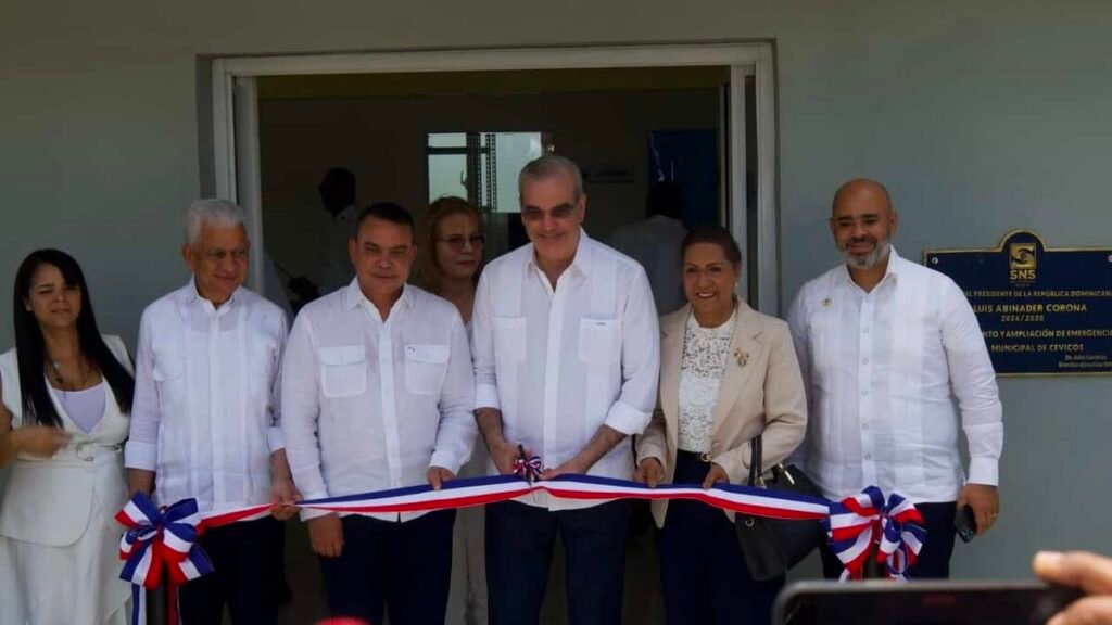 Abinader entrega obras en Sánchez Ramírez y resalta un hospital esperado durante 23 años