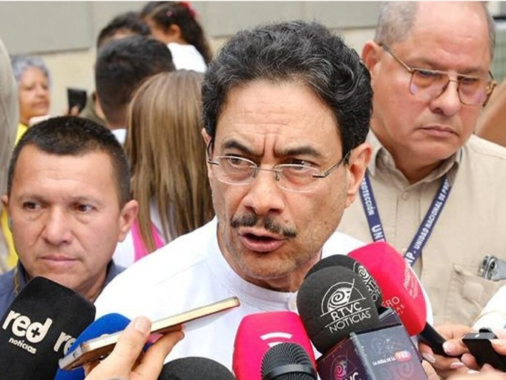 Cepeda recrudece la campaña en Colombia y llama «traidor de la patria» a De la Espriella