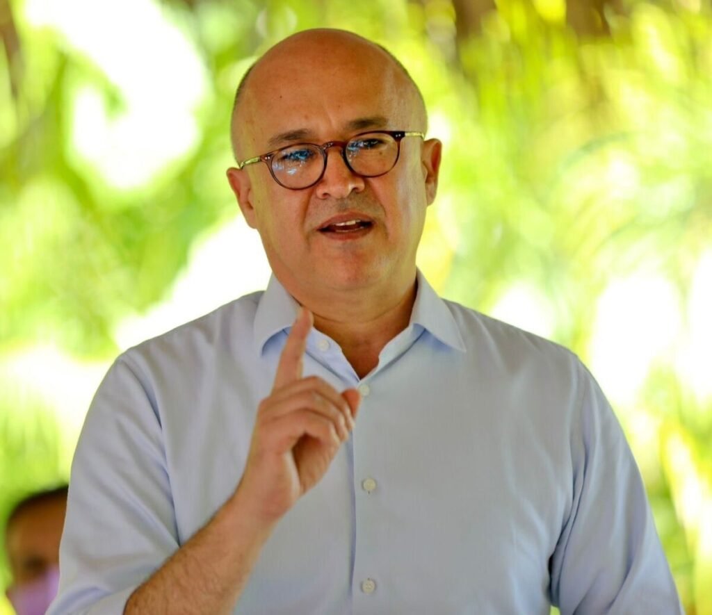 Domínguez Brito pide revisar el gasto estatal antes de hablar de más impuestos