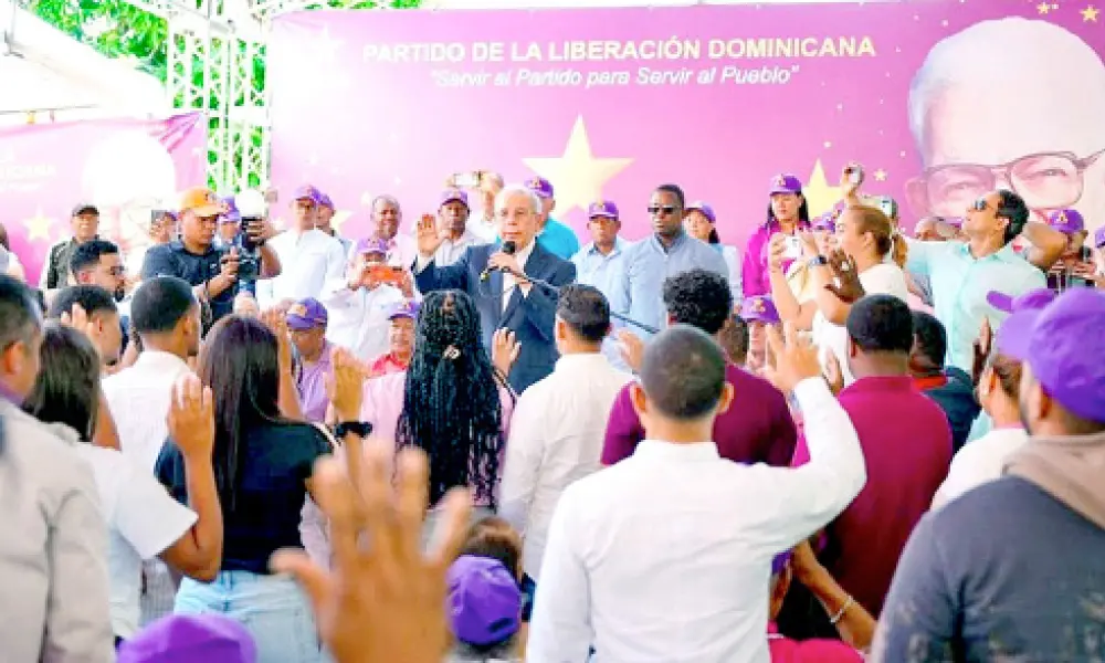 Danilo Medina cuestiona reforma fiscal y alerta sobre mayor presión para clase media y pobres
