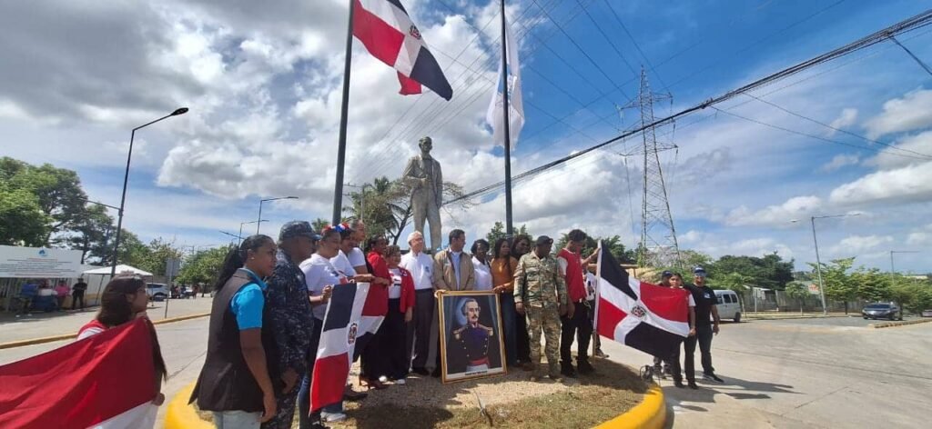 Duarte recibe homenaje en La Nueva Barquita y vuelve el debate sobre símbolos y gestión