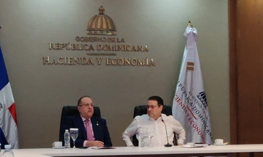 Gremios empresariales apoyan propuesta fiscal, pero exigen freno al gasto y normas estables