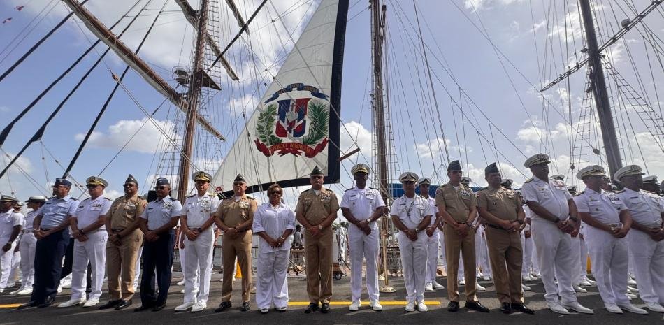 Guardiamarinas se despiden rumbo al crucero internacional y la ceremonia retoma el respaldo de Abinader