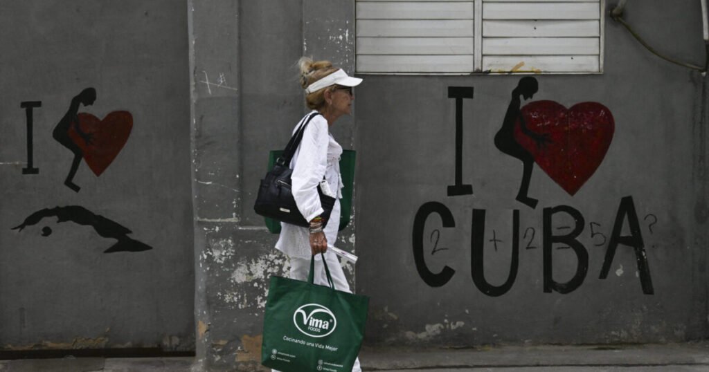 Díaz-Canel admite cambios urgentes en una economía golpeada por la crisis