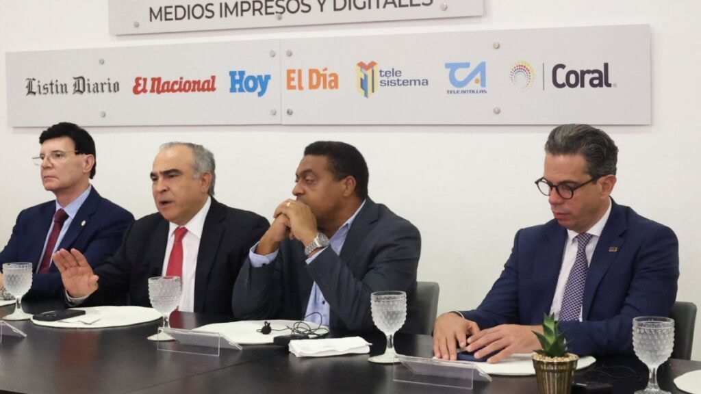 Empresarios piden quitar obstáculos y apuntalar la economía ante menor dinamismo