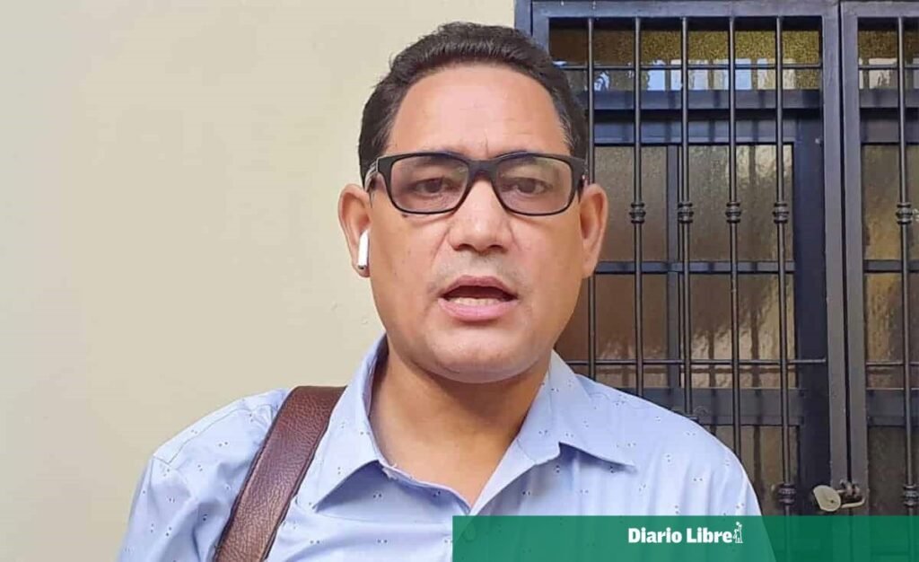 Iniciativa para rebajar sueldos a maestros en protesta desata rechazo por derechos laborales en el sector educativo
