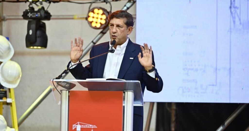 Manuel Estrella alerta sobre rezagos de infraestructura en Santiago en medio del discurso de desarrollo