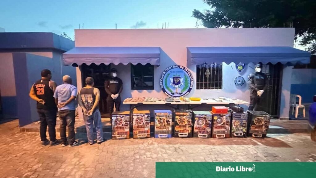 Allanamientos en Santo Domingo Norte exponen circulación de drogas, armas y dinero en efectivo