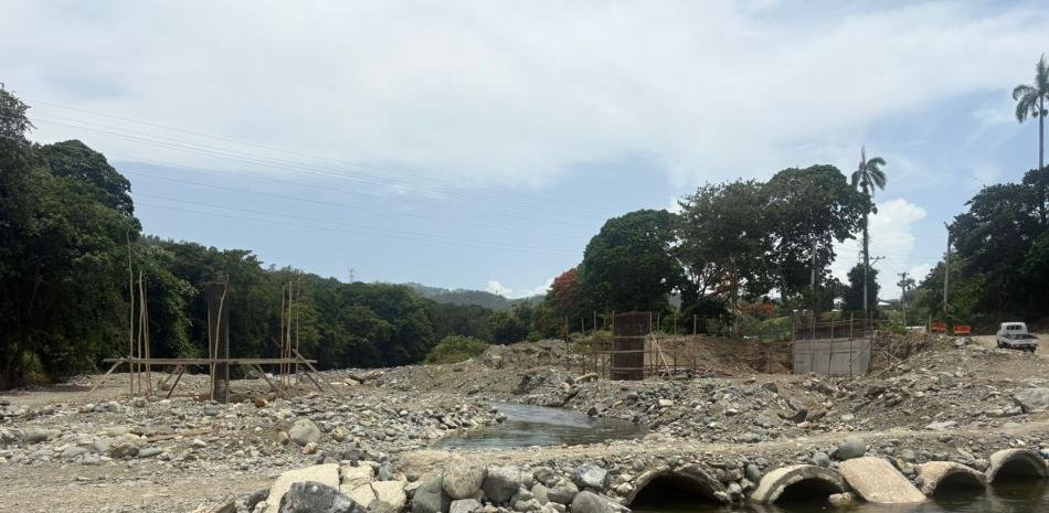 Crece la presión sobre el Camú por minería ilegal, basura y tala