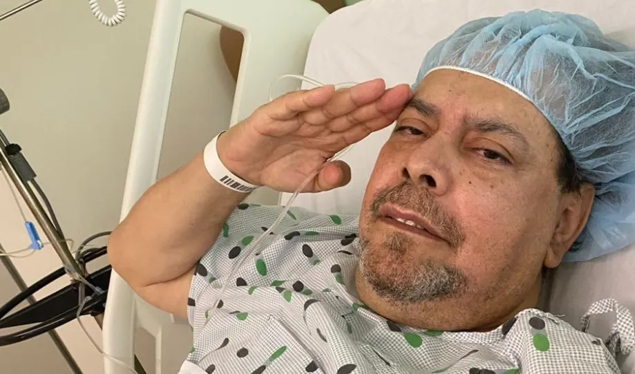 Fernando Villalona evoluciona bien y sigue en vigilancia médica