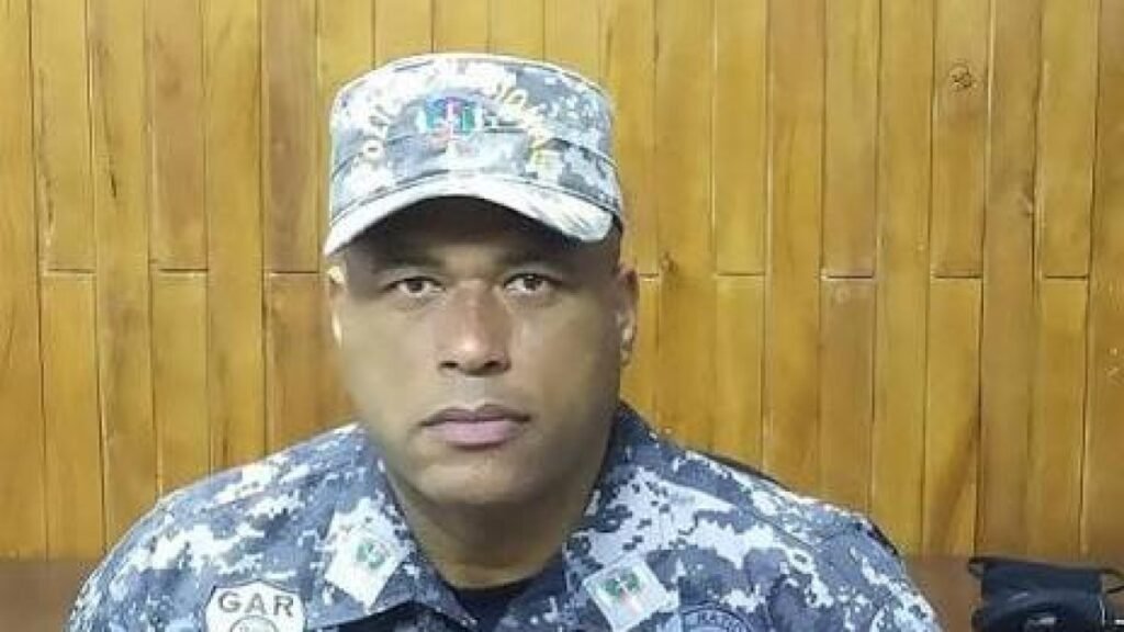 Dos muertes en canchas en ocho días reactivan la alerta tras el colapso de un general retirado en La Fe