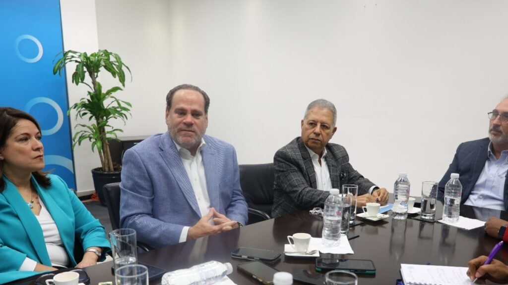 UNE advierte impacto externo y pide aliviar el crédito para sostener al comercio