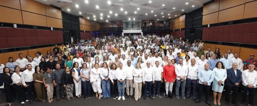 PRM en La Vega reúne a su dirigencia para reforzar la defensa del Gobierno