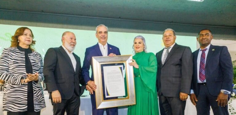 Abinader reconoce presión sobre agua, movilidad e infraestructura en Santiago
