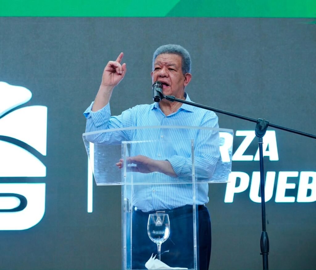 Leonel carga contra el PRM por la tarifa eléctrica y la reforma fiscal pese a contratos de carbón y gas a US$69