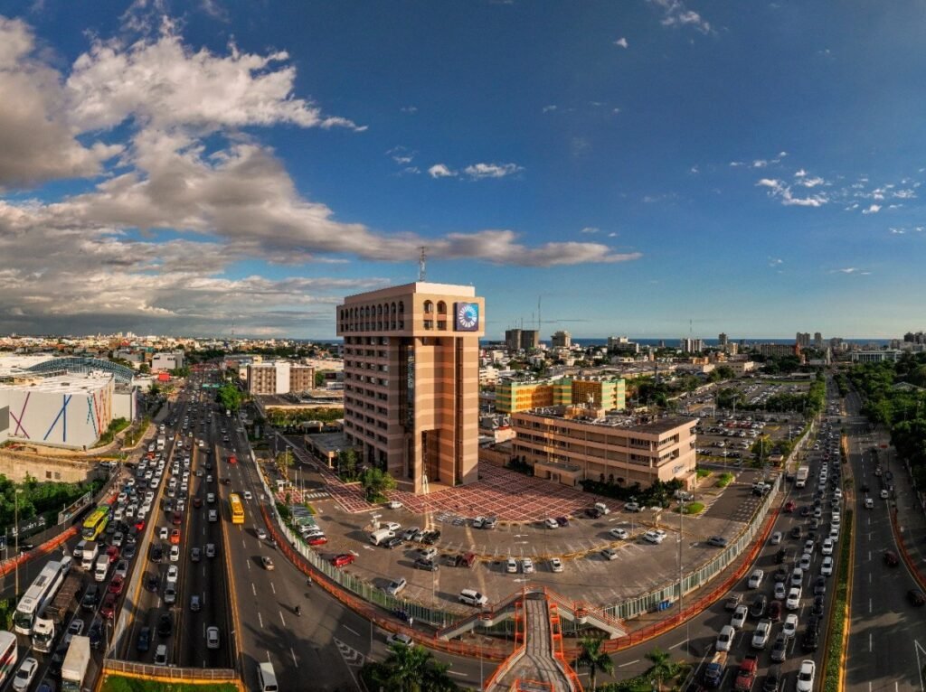 Popular destina 40.8 % de su cartera comercial a mipymes y refuerza el debate sobre su acceso al crédito