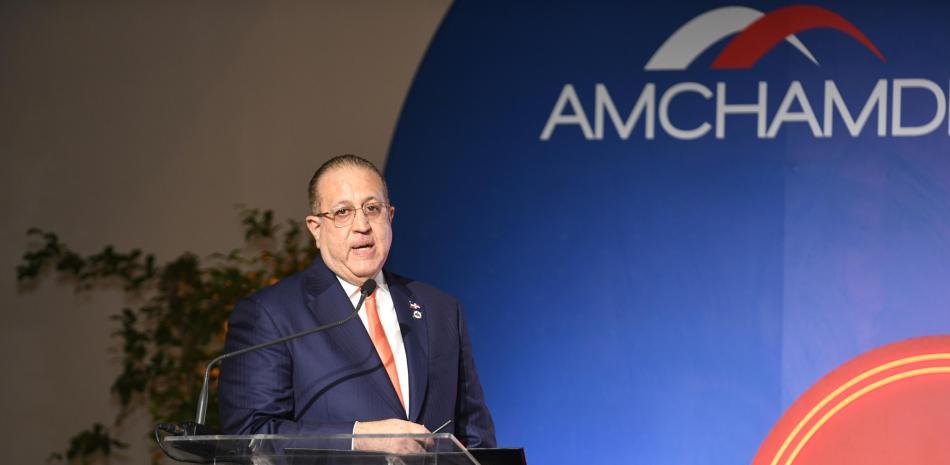 Magín Díaz defiende crecimiento de 4.2% mientras admite una brecha entre los datos oficiales y la calle
