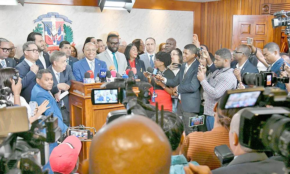 PRM enfrenta costo político en el Congreso por leyes apuradas y promesas incumplidas