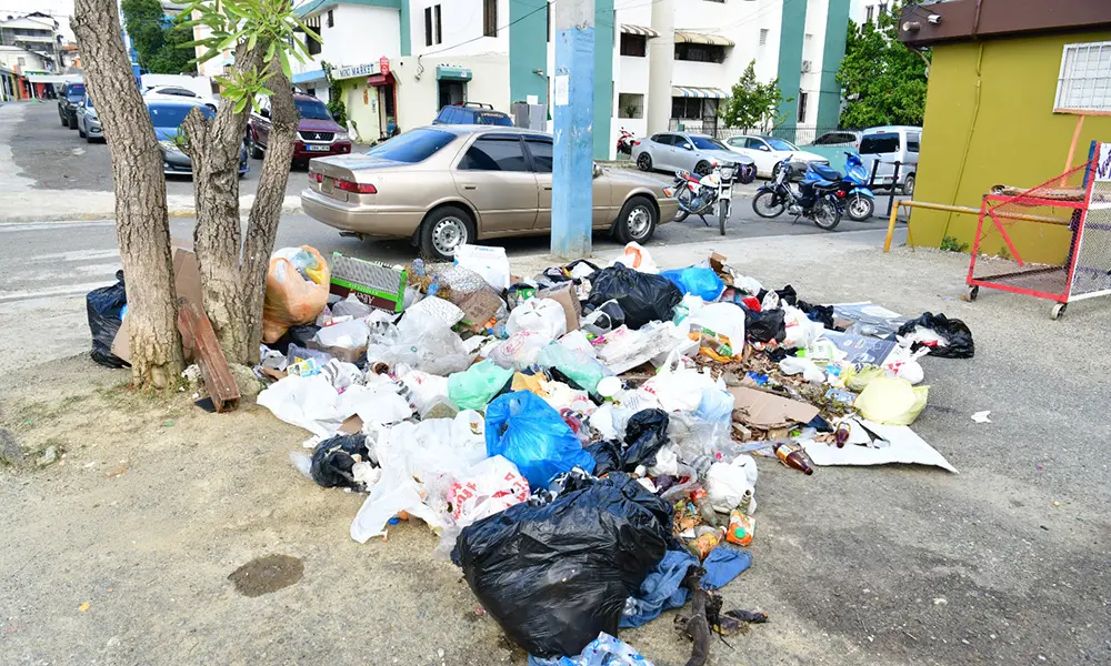 Basura acumulada en Santiago Oeste dispara alertas sanitarias en Cienfuegos y El Ingenio