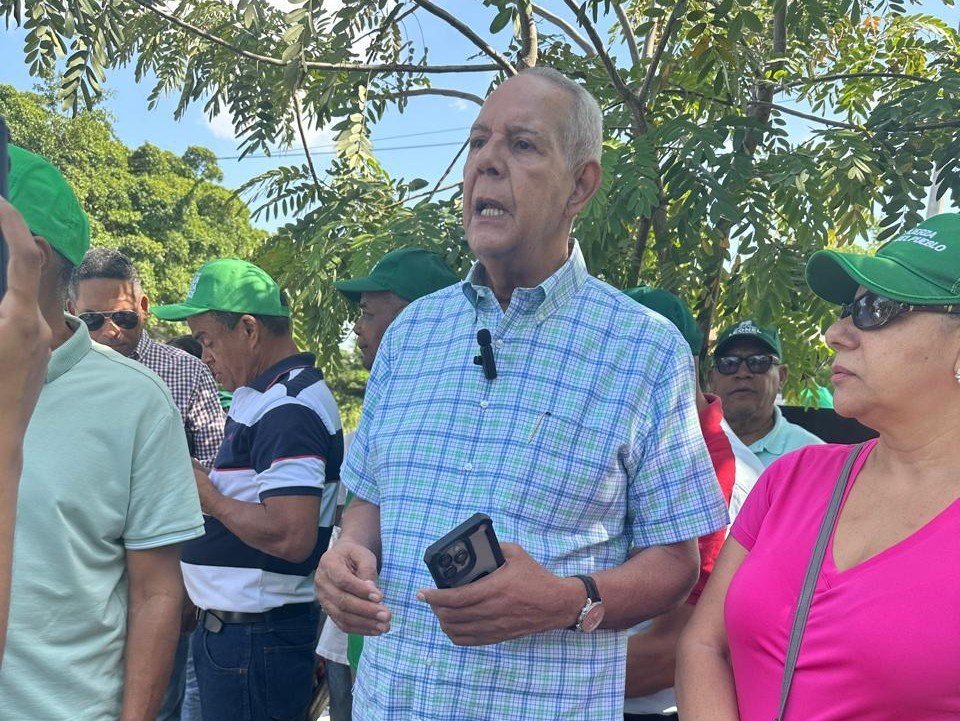 Fuerza del Pueblo recorre barrios de Santo Domingo Este y afloran reclamos por vida cara, seguridad y servicios