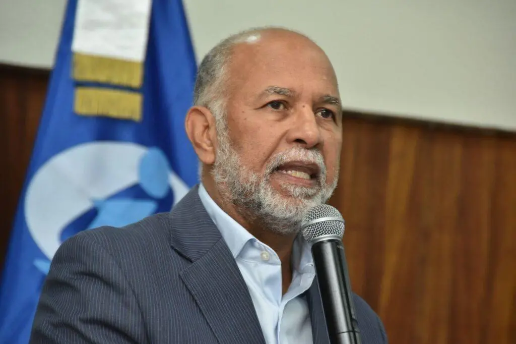 ADP exige al MINERD publicar notas finales y cumplir pagos pendientes de la EDD