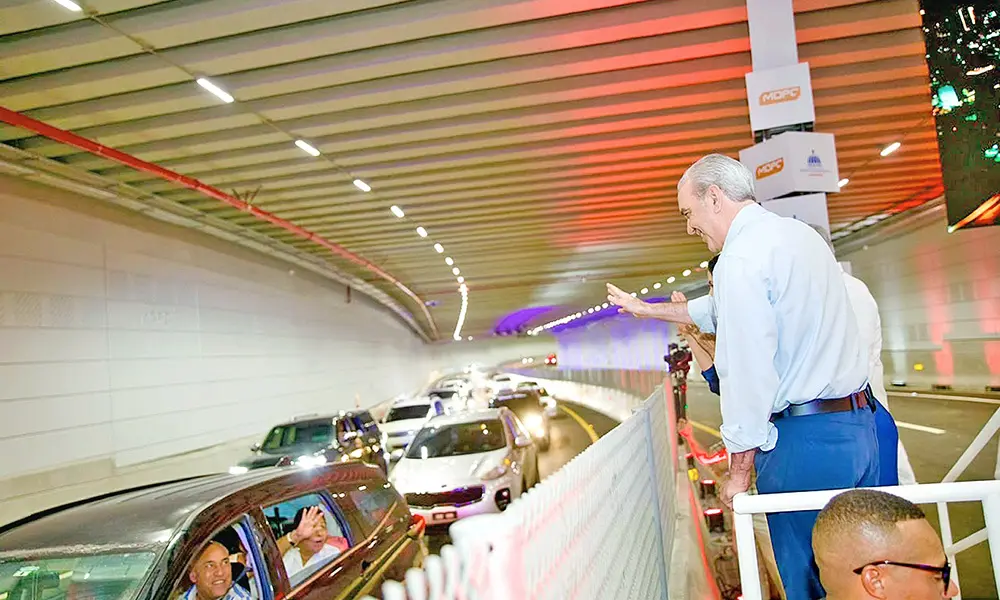 Abinader inaugura el túnel de la Plaza de la Bandera y la obra queda bajo examen por RD$3,300 millones