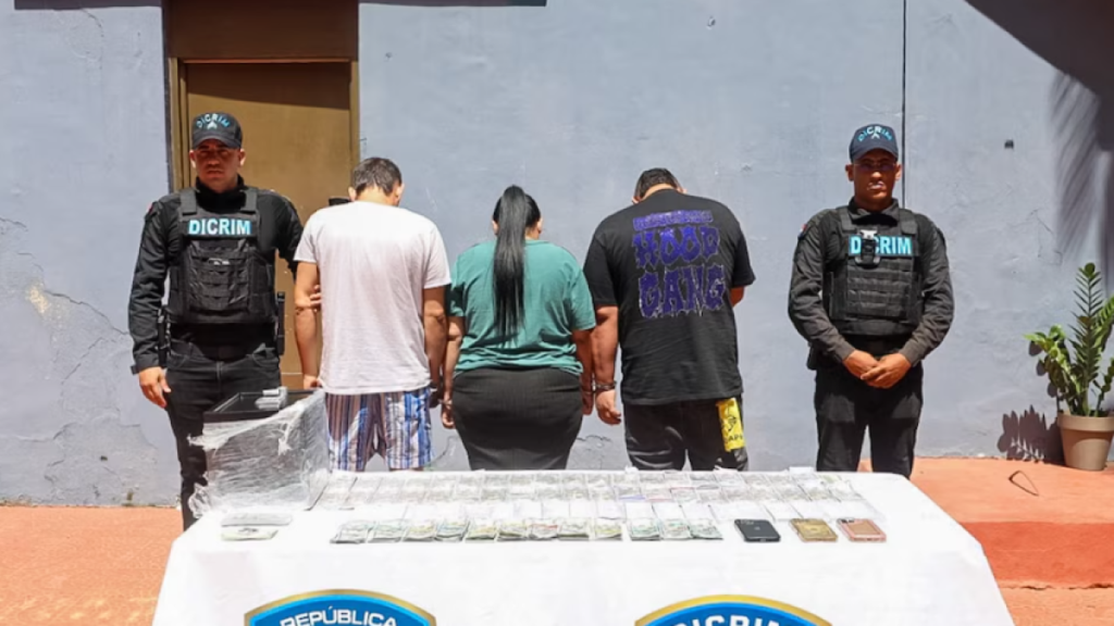 Tres colombianos apresados por fraude y un caso que reaviva la alerta sobre comerciantes expuestos