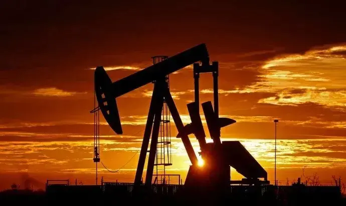 El petróleo baja otra vez y sube la presión sobre la gestión