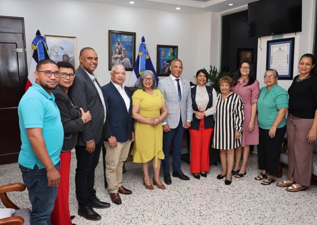 Donación de equipos a la UASD en SFM vuelve a exponer carencias de conectividad que llegan al Congreso